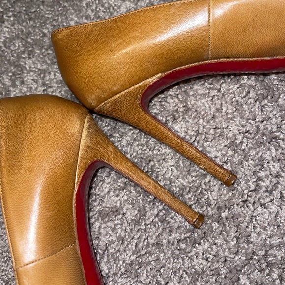 Christian Louboutin simple pump in Camel size 39 or 7.5 - Picture 7 of 11